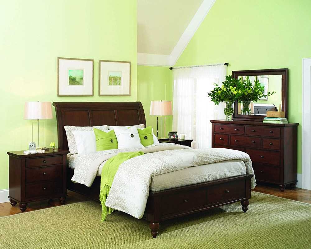 An example of applying green color in a light apartment decor
