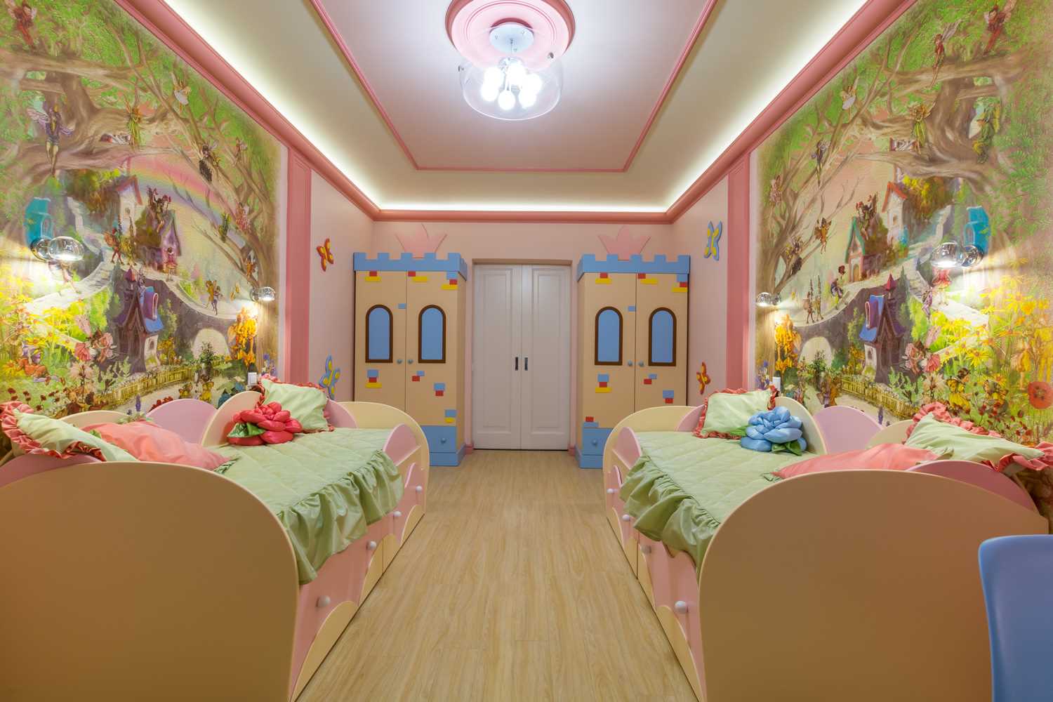 option d'un décor lumineux pour une chambre d'enfants pour deux filles