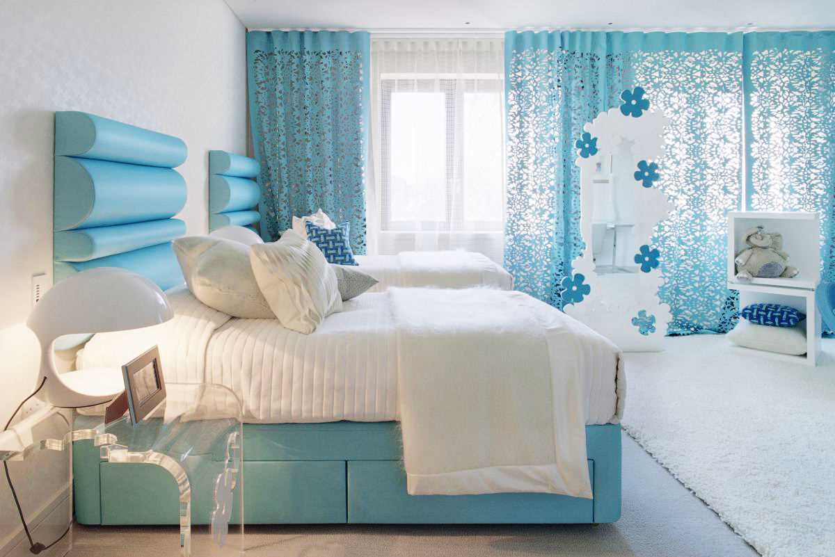 the option of using an interesting blue color in the design of the room