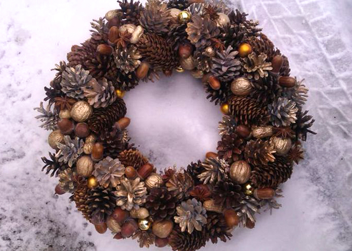christmas wreath of cones