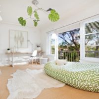 progettazione di una piccola stanza dai toni verde chiaro