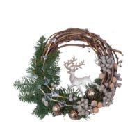 do-it-yourself version of the unusual design of a Christmas wreath picture