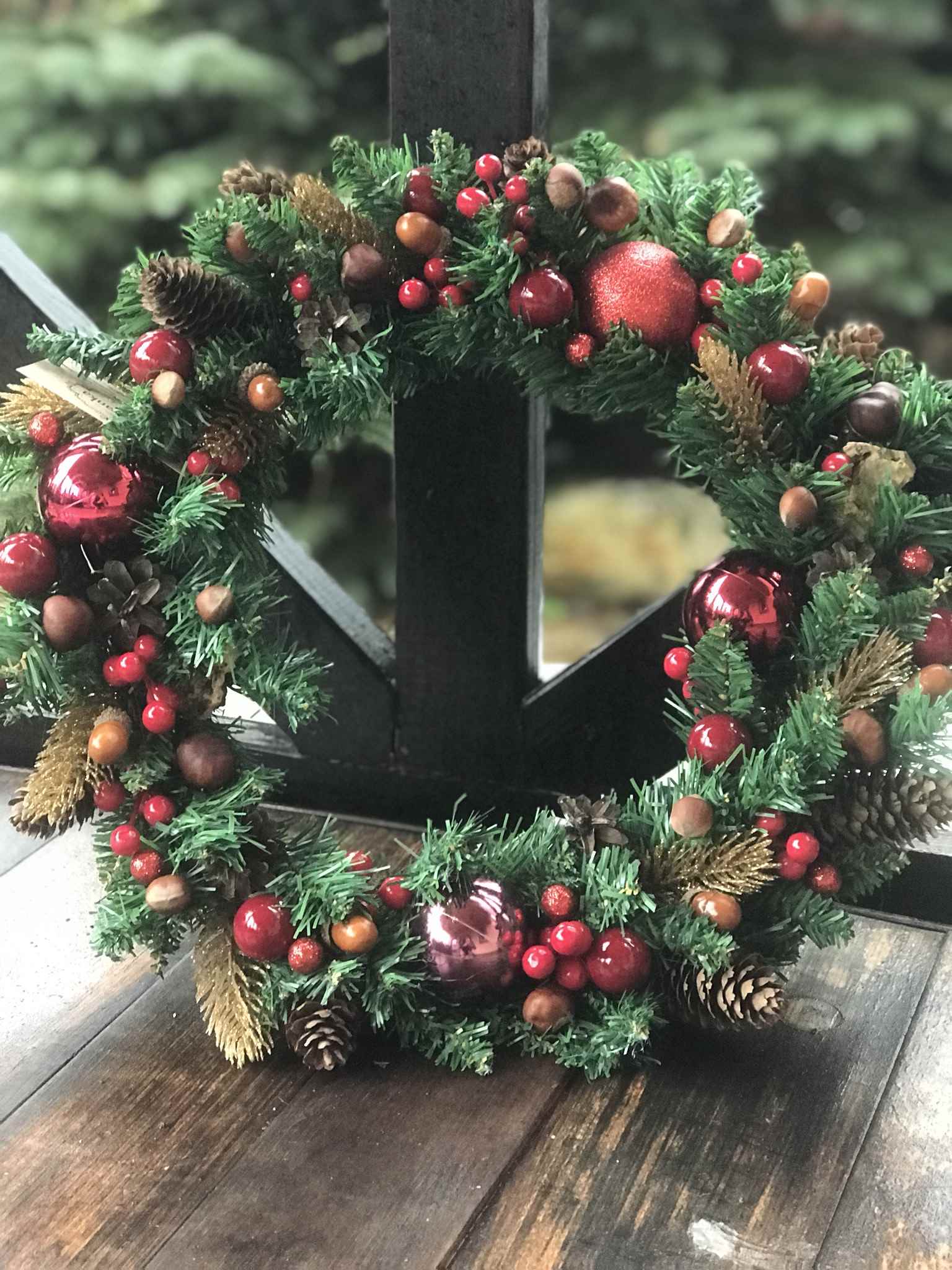 do-it-yourself version of the beautiful style of the Christmas wreath