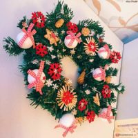 an example of using an unusual decor of a Christmas wreath with your own hands picture