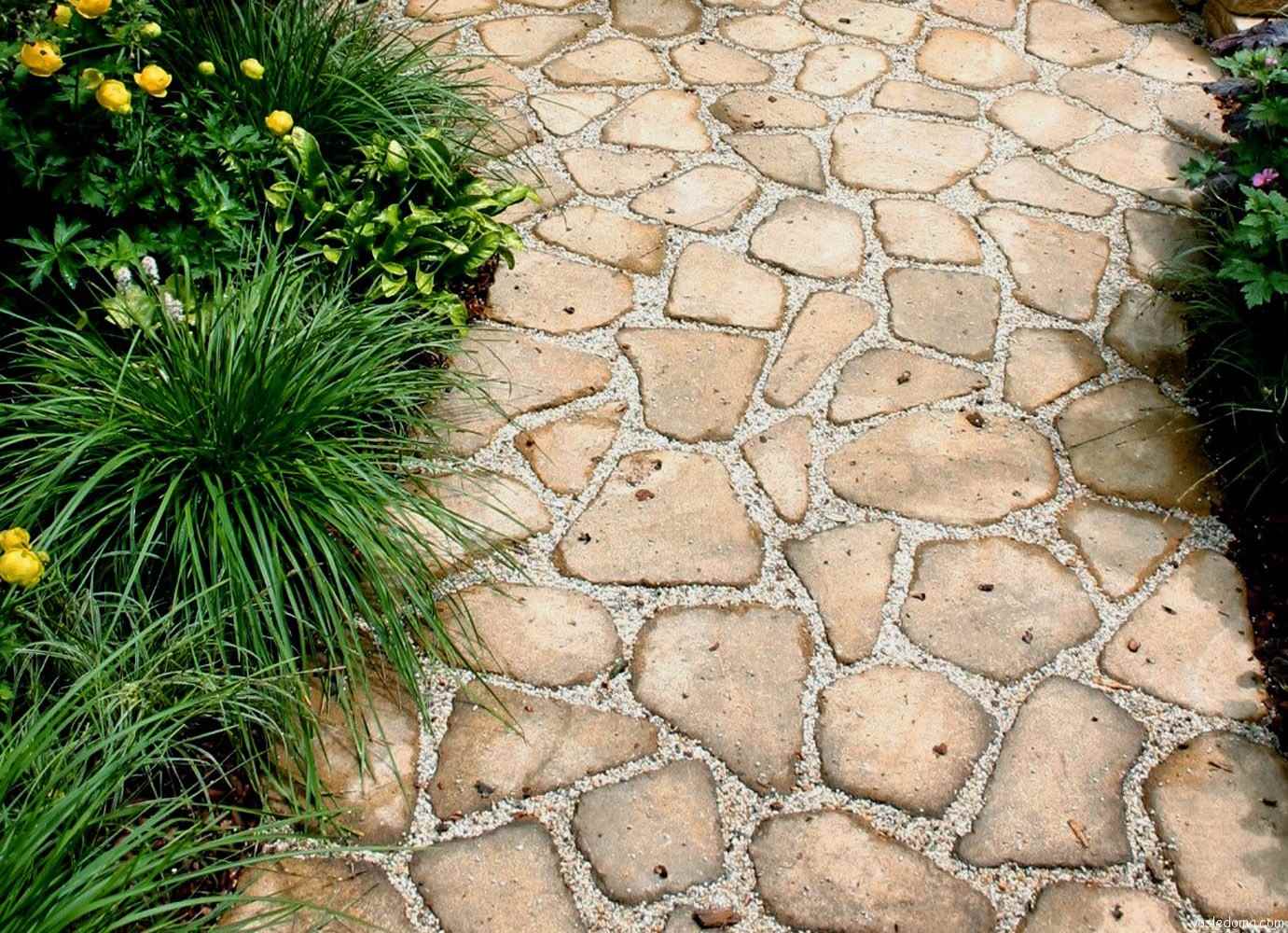 the option of applying beautiful garden paths in landscaping