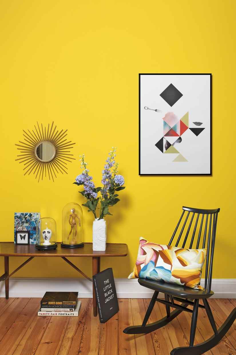 the idea of ​​using bright yellow in room design