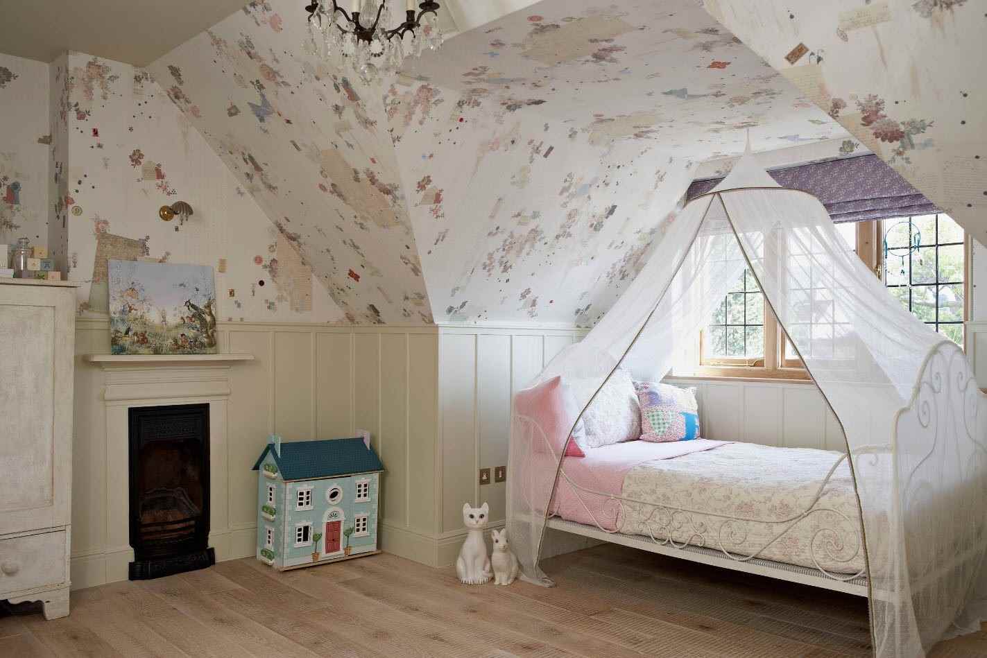 Un esempio di un bellissimo design di una camera per bambini per una ragazza
