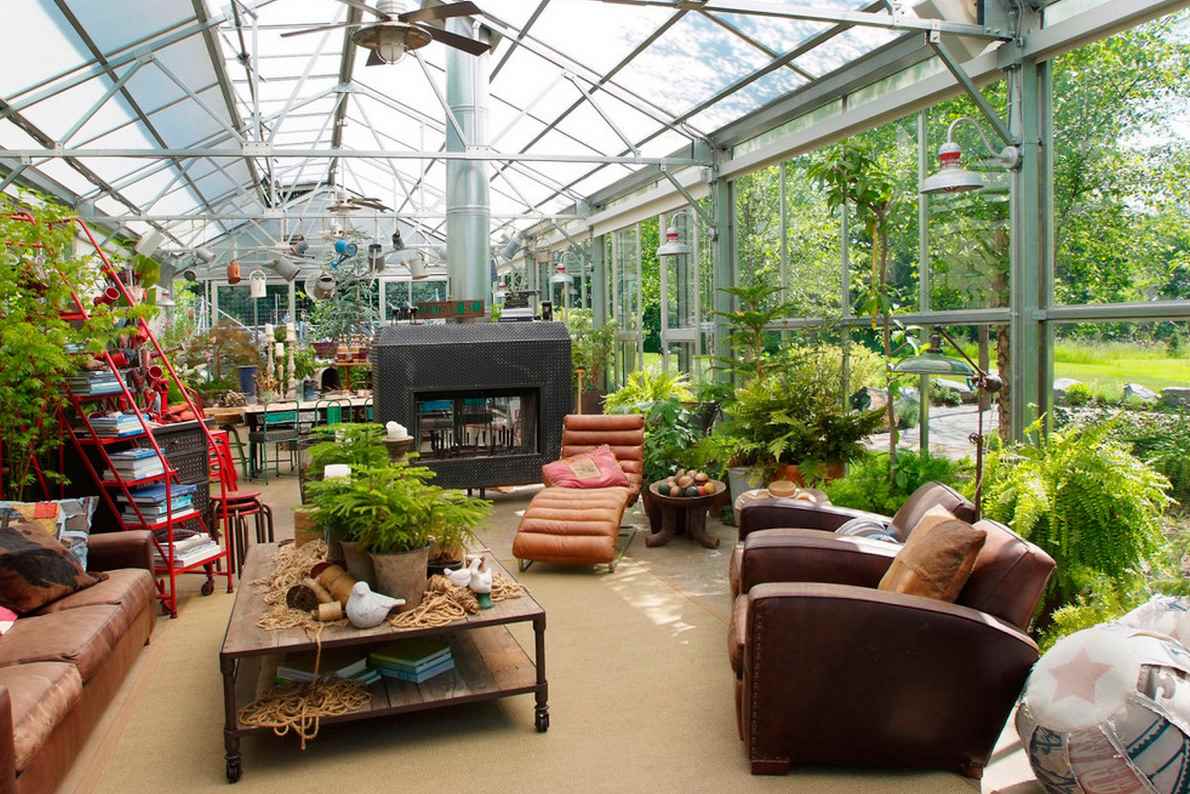 An example of using beautiful ideas for decorating a winter garden in a house