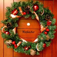 do-it-yourself example of applying a bright style of a Christmas wreath photo