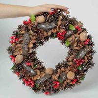 do-it-yourself idea of ​​using an unusual style of a Christmas wreath photo