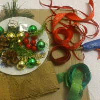 do-it-yourself version of the beautiful New Year’s wreath decor picture