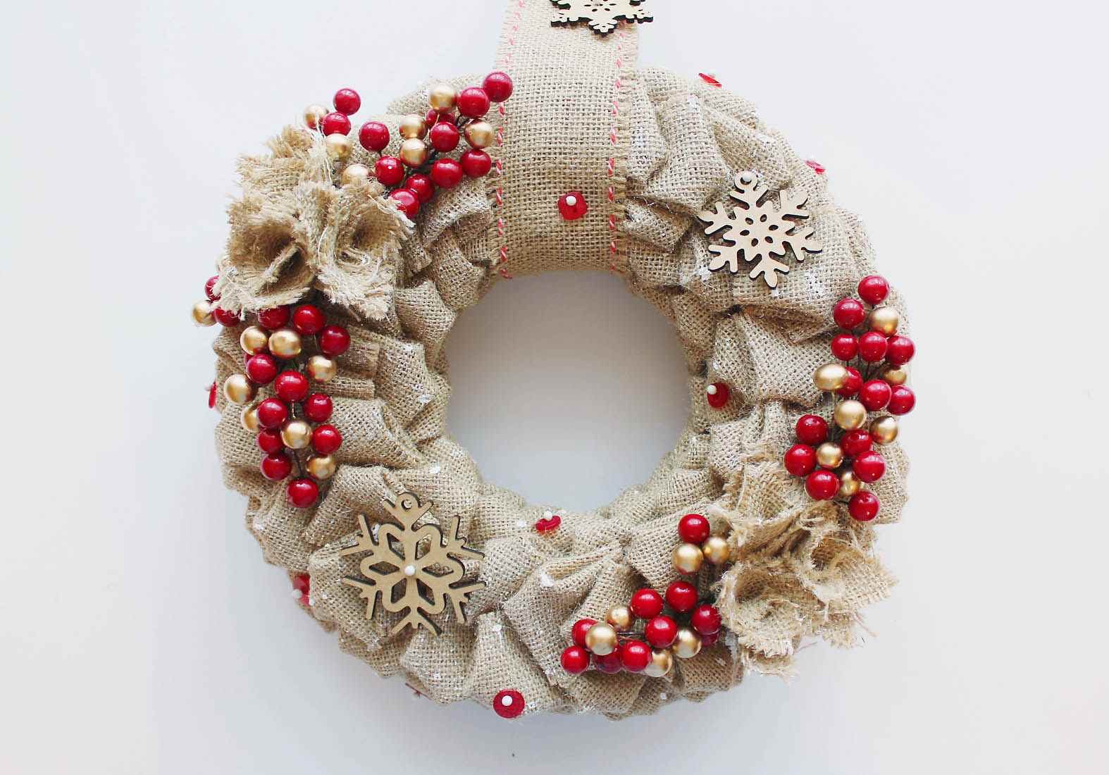 do-it-yourself example of using a light New Year wreath style
