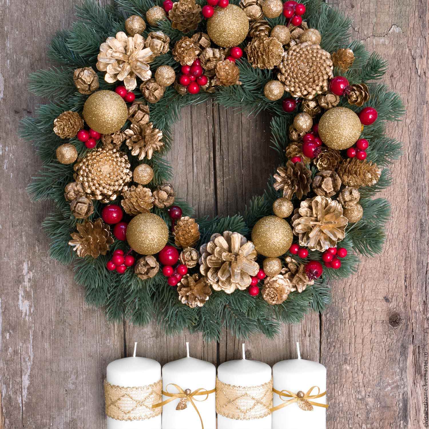 do-it-yourself example of using a bright design of a Christmas wreath