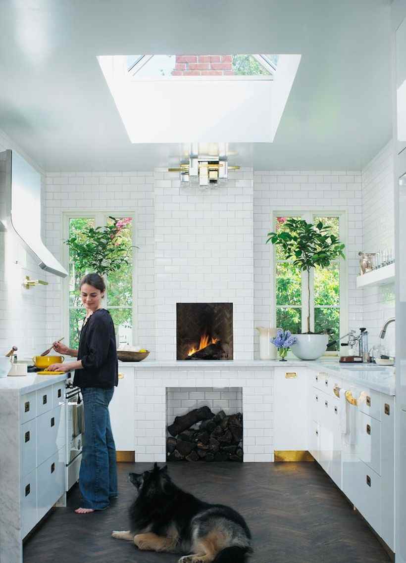 the idea of ​​an unusual interior kitchen in a country house