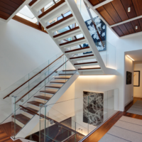 escalier dans une maison privée est moderne
