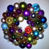 do-it-yourself example of using a light New Year wreath style picture