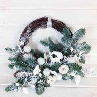 the idea of ​​using a bright style of a Christmas wreath with your own hands photo