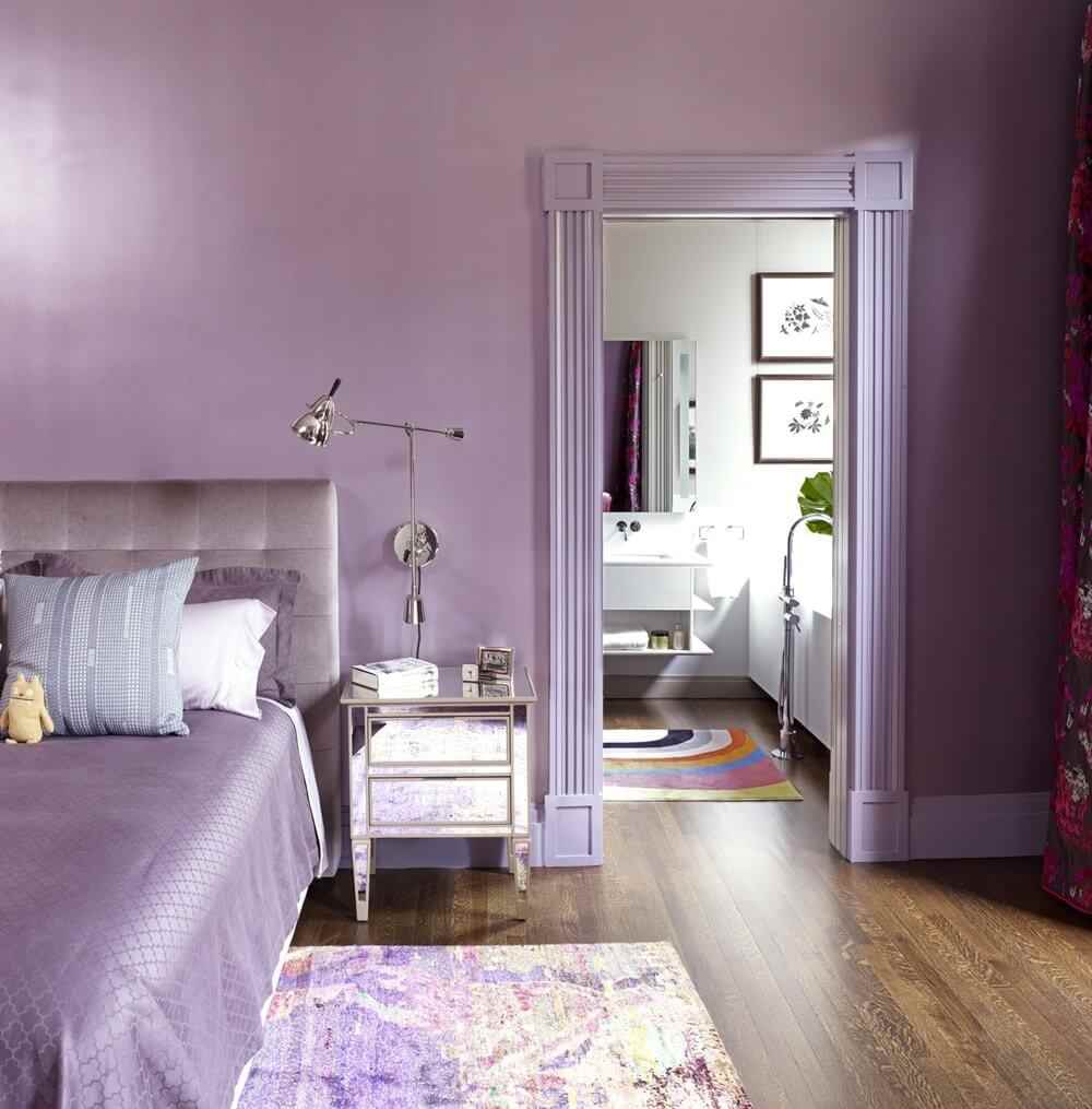 the idea of ​​using a dark lilac color in the decor
