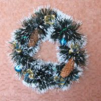 the idea of ​​using an unusual decor of a Christmas wreath with your own hands picture