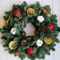 do-it-yourself example of using a bright New Year’s wreath style photo