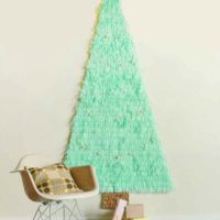 example of creating an unusual Christmas tree from paper do-it-yourself photo