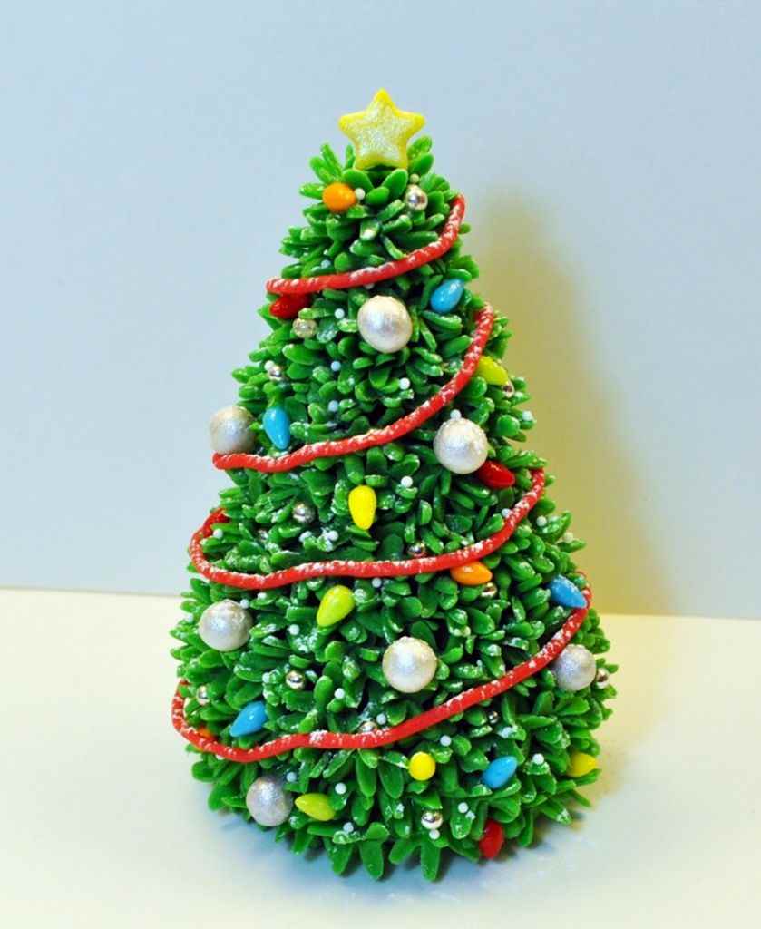 exemple à faire soi-même pour créer un arbre de Noël festif en papier