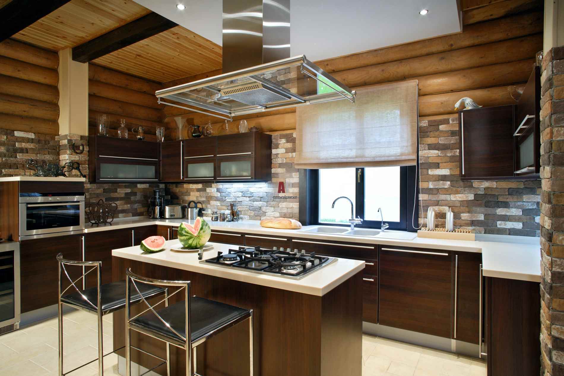 variante du design insolite de la cuisine dans une maison en bois