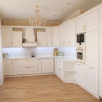 light kitchen design with a box