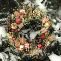 do-it-yourself version of a light New Year’s wreath decor photo