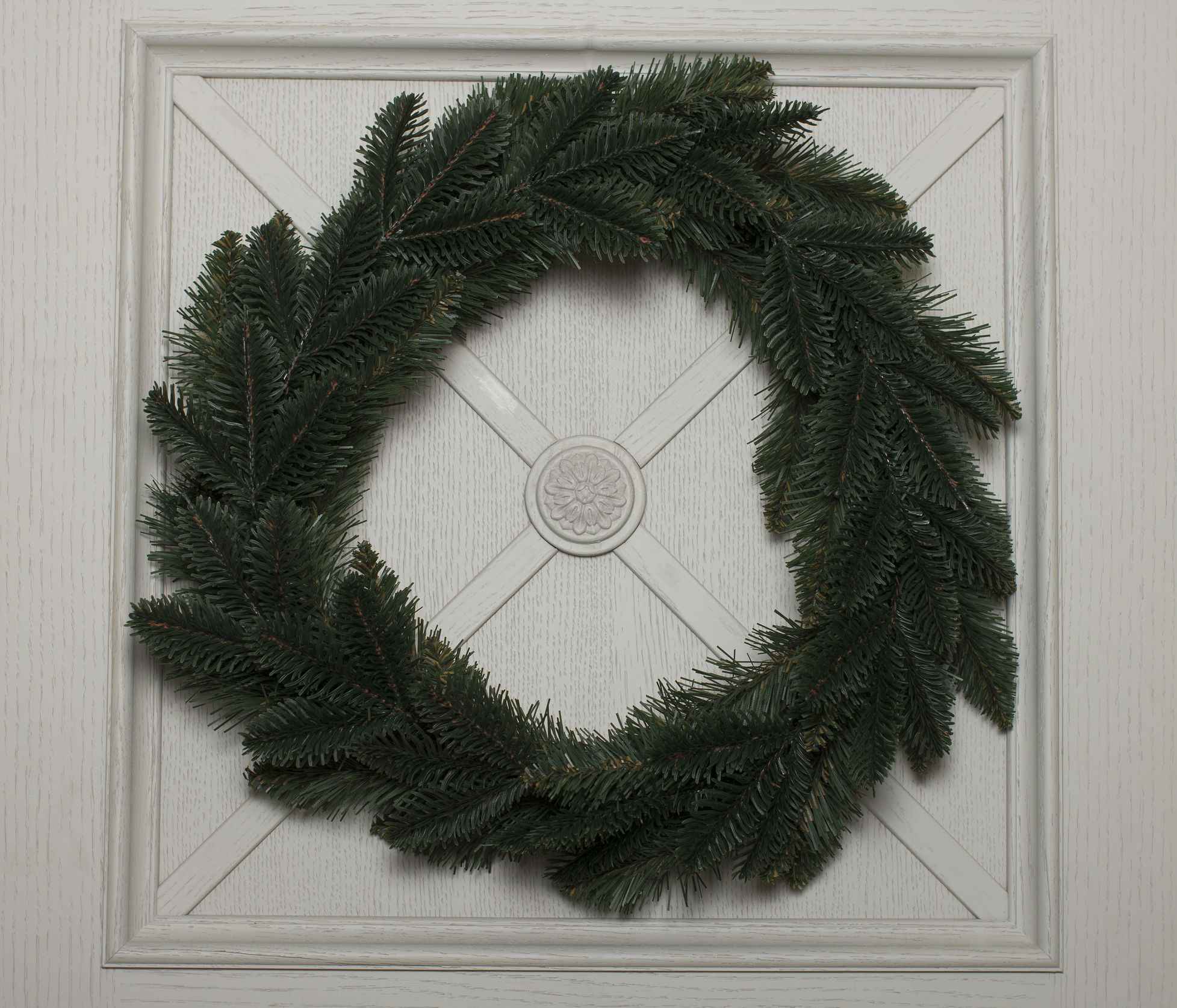 do-it-yourself idea of ​​using a light New Year wreath style