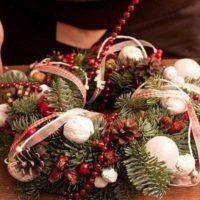 do-it-yourself idea of ​​using a light Christmas decor wreath picture