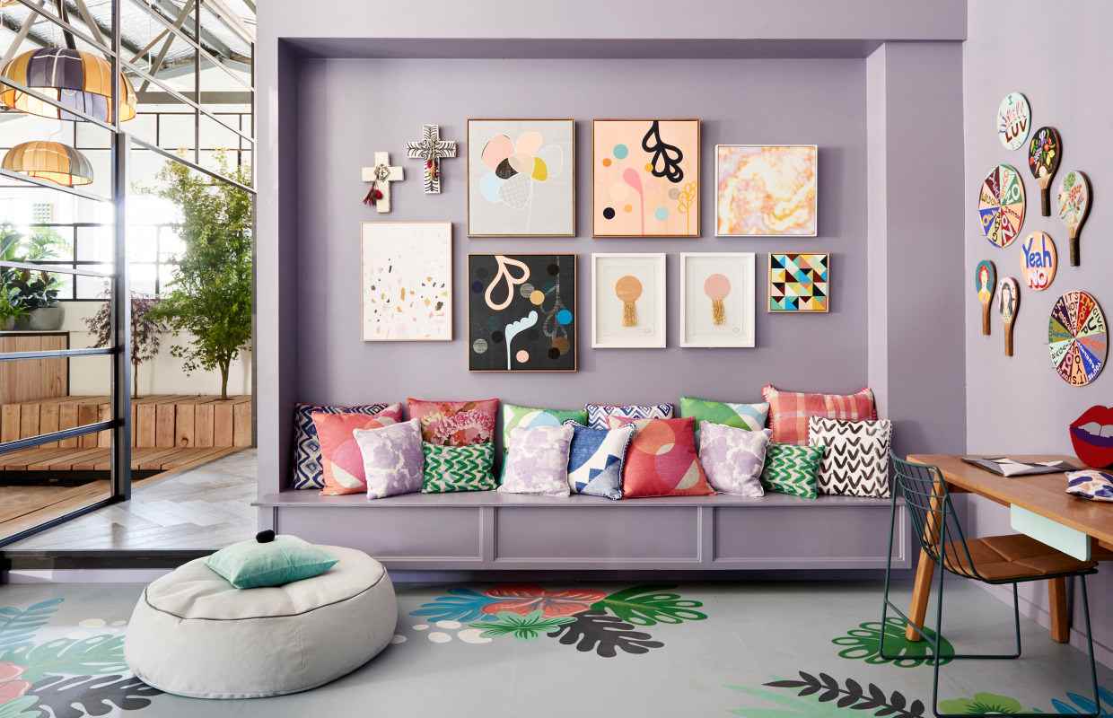 an example of applying a beautiful lilac color in the interior