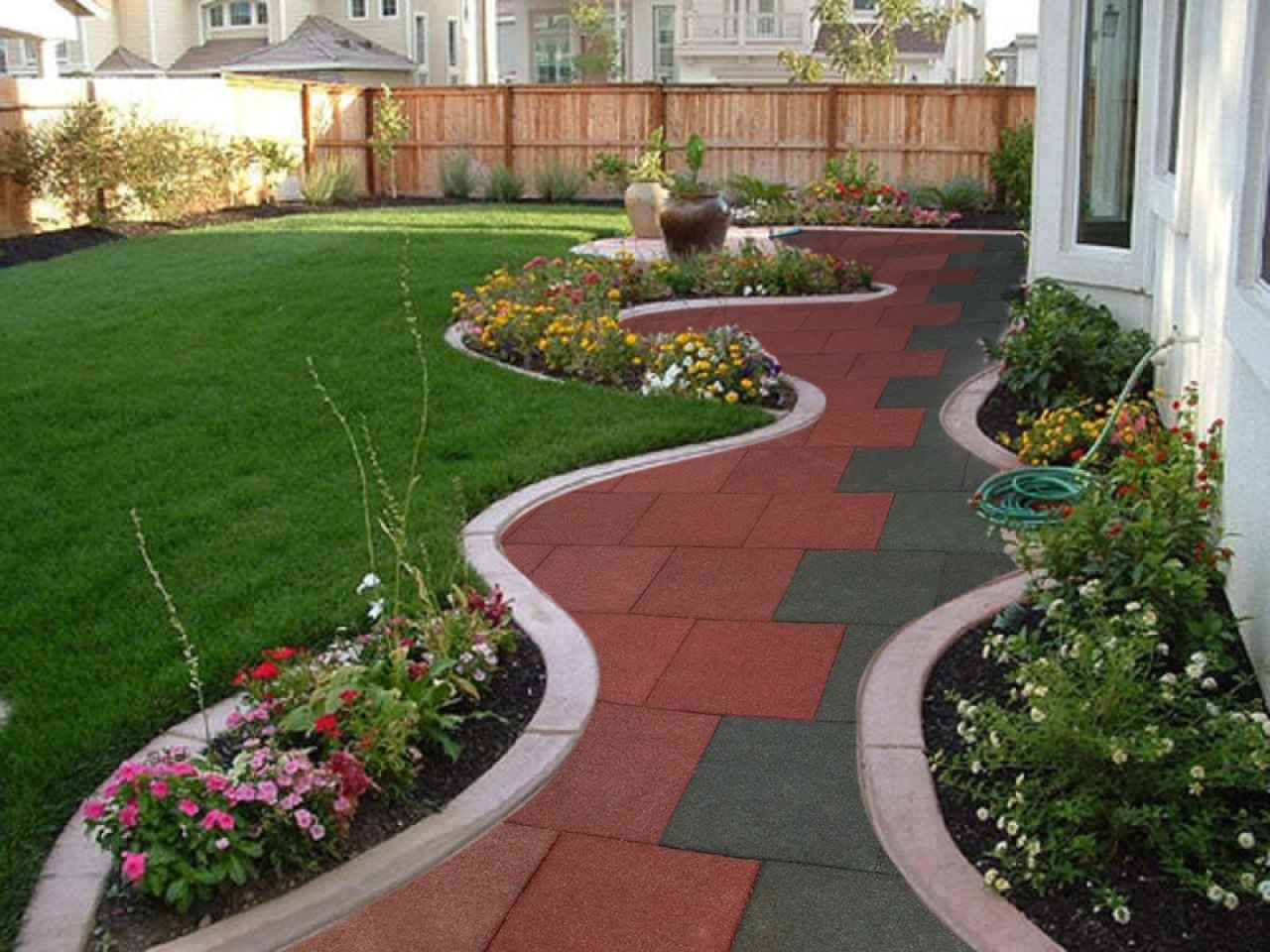 the idea of ​​using bright garden paths in landscaping