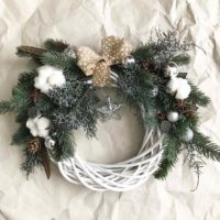 the idea of ​​using an unusual decor of a Christmas wreath with your own hands photo