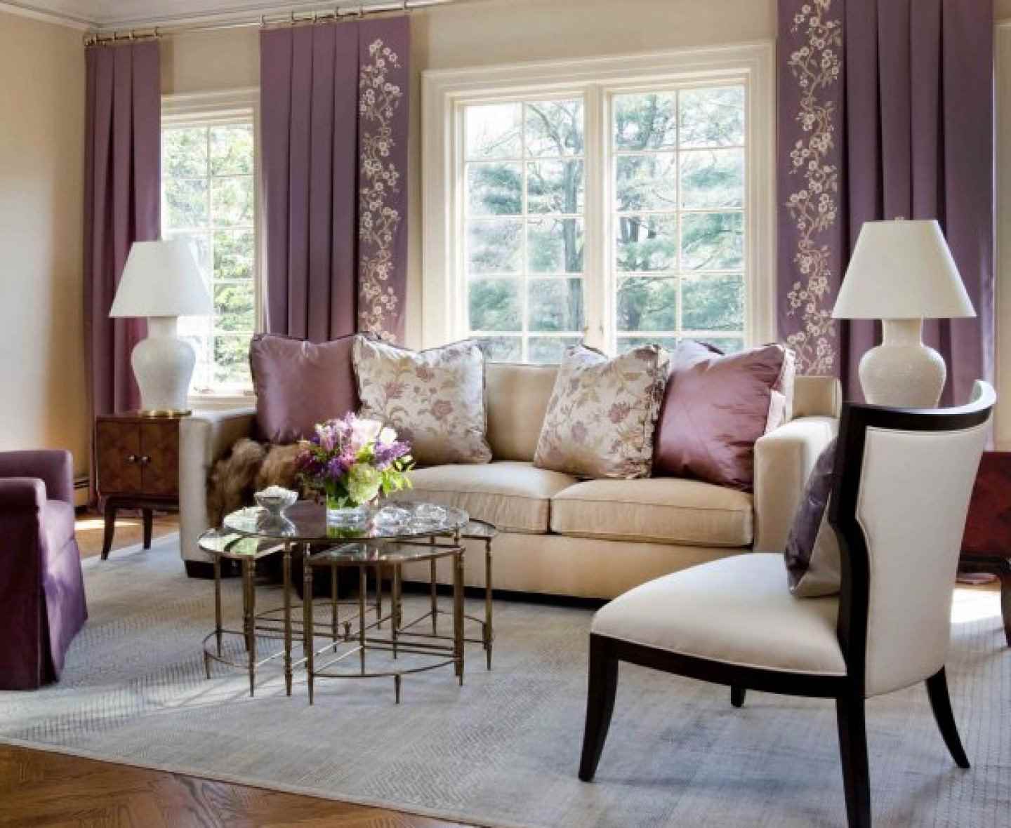 the idea of ​​using light lilac in design