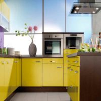 An example of applying bright yellow in the decor of a room photo