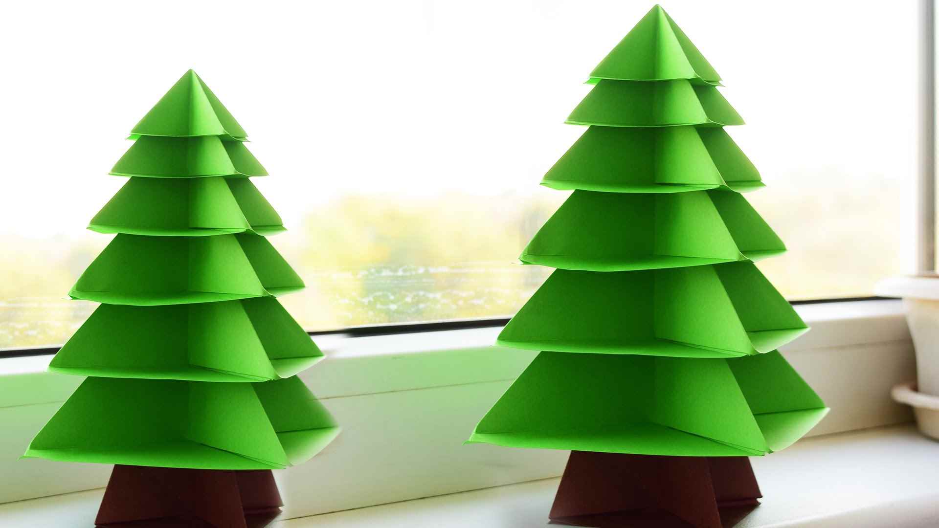the idea of ​​creating a bright do-it-yourself cardboard Christmas tree