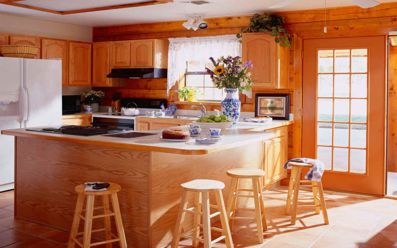 An example of a bright kitchen interior in a wooden house