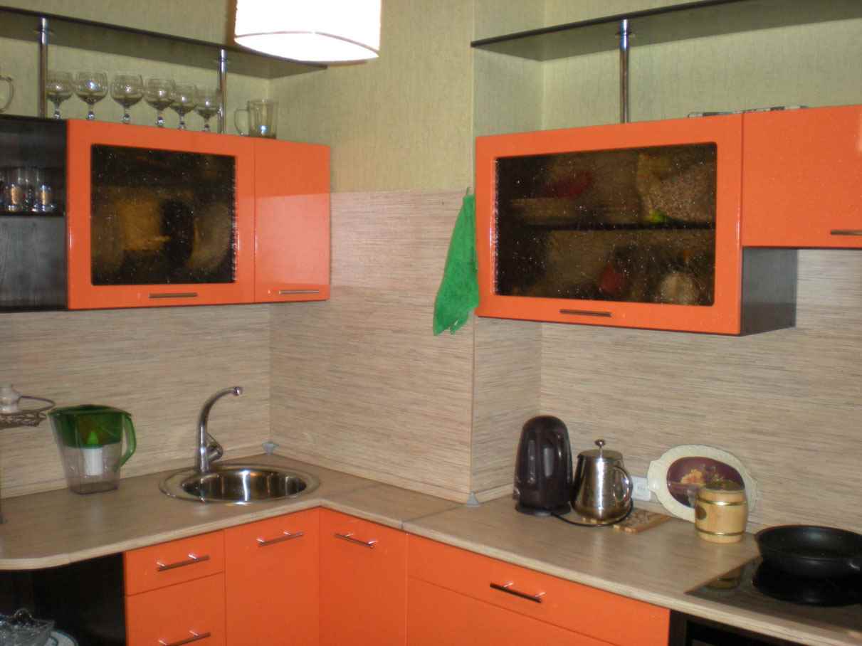 an example of unusual decor of the kitchen is 10 sq.m n series 44