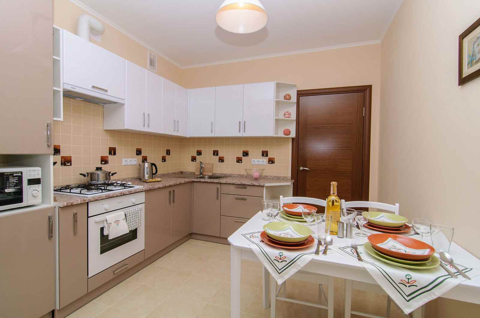 An example of the bright style of the kitchen is 10 sq.m. n series 44