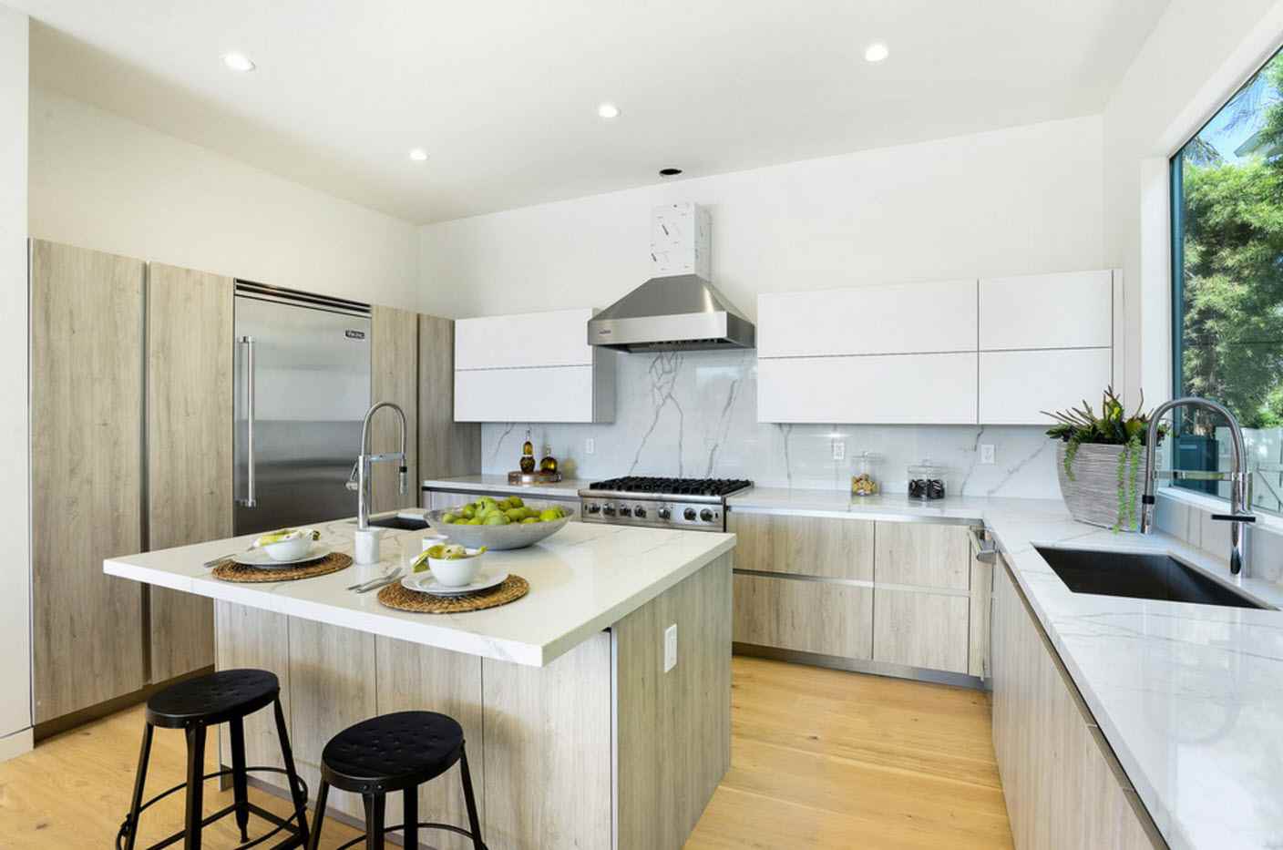 un exemple de conception inhabituelle d'une cuisine de 12 m²