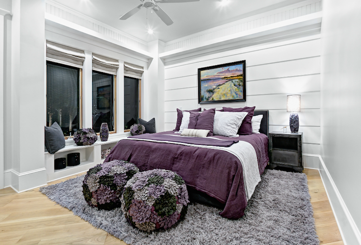 glossy walls in the bedroom