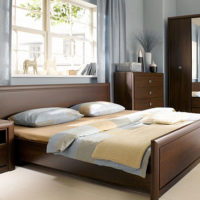 design of a small bedroom furniture arrangement