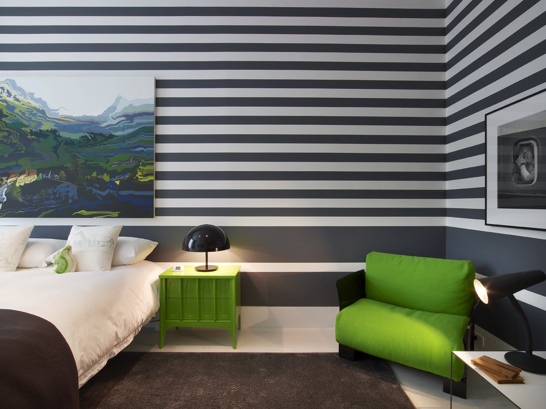 striped wallpaper in the bedroom 11 sq m