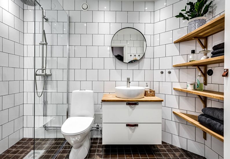 Salle de bain design de 4 m² avec étagère à charnière