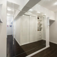 corridoio in un appartamento in una casa di idee di design del pannello