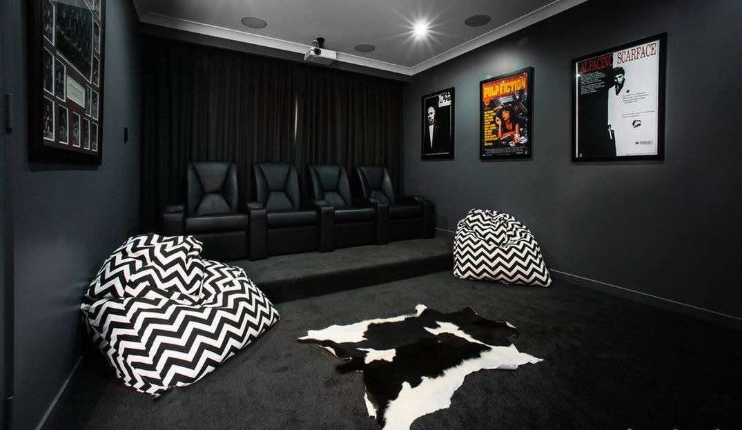 conception de cinéma à domicile en noir