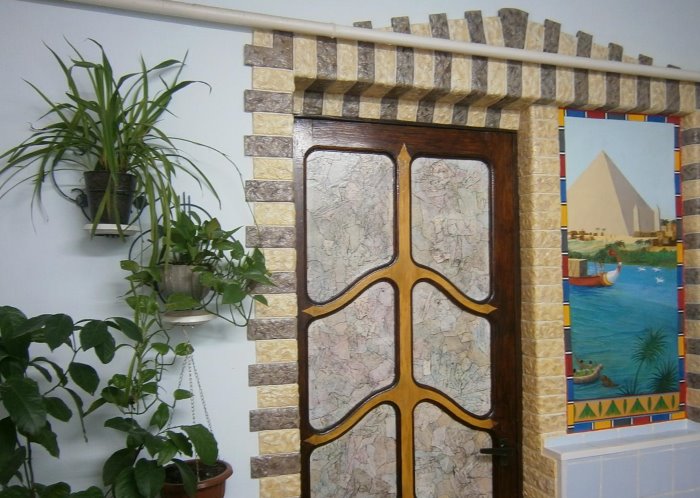 Doorway decoration using papier-mâché technique