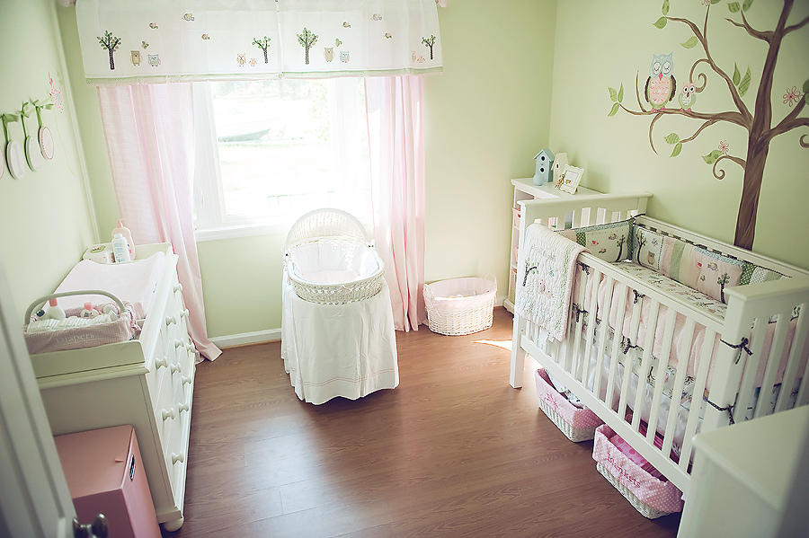 Crib and cradle in the room for the baby