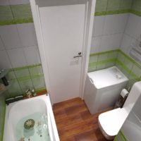 Combined bathroom with a glossy tile